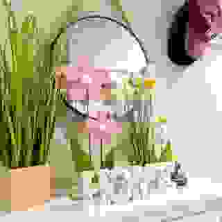 Inspirujte se jarní výzdobou bloggerky Ledy. 🌺⁣
⁣
Nápis HOME - 79,-⁣
Umělá tráva - 249,-⁣
Dekorativní plstěný květ - 99,-⁣
Umělá tráva s květináčem - 99,-⁣
⁣
Foto @ledaboss⁣
⁣
#kikcz #home #dekorace #deko #homedekor #kikdeko