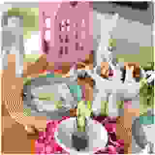Takto krásně prostřený velikonoční stůl pro vás připravila @ledaboss ❤️⁣
⁣
Jak se vám líbí?⁣
⁣
Domeček - 199,-⁣
Věnec z hortenzie - 199,-⁣
Velikonoční košík - 249,-⁣
Velikonoční zajíček bílý (zlaté vajíčko) - 99,-⁣
Miska králík - 79,-⁣
Velikonoční zajíček zlatý - 79,-⁣
Umělá květina ve skle - 79,-⁣
⁣
#kikcz #easter #velikonoce #prostirani #dekorace #dekor #kikdekor #home