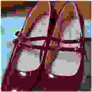 Žeby největší trend tohoto roku? Mary Jane obuv chytila za srdce asi všechny věkové kategorie. Svědčí o tom i fakt, že právě tento model jste už na našem e-shopu jednou vyprodali! Tak neváhejte a objednávejte, dokud ještě jsou! ❤️❤️❤️
 
🛒 www.deichmann.com/cs-cz/p/37325
🔎 Claudia Ghizzani | 11401259
 
#maryjane #maryjaneshoes #loafers #flats #balletflats #baleriny #dnesobouvam #nakupujteonline #deichmanncz